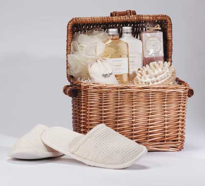 34187bathsetinpicnicbasket.jpg